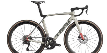 Bicykel Trek Madone SL 7 Gen 8 2025 strieborný